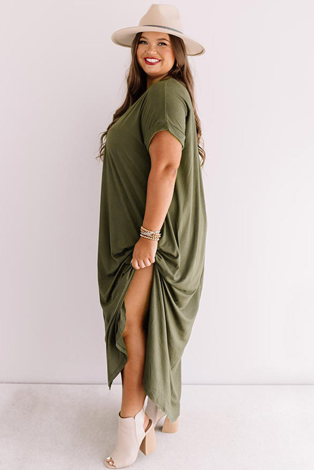 Vibrant Green Plus Size V-Neck Maxi Dress with Rolled Cuffs and Pockets