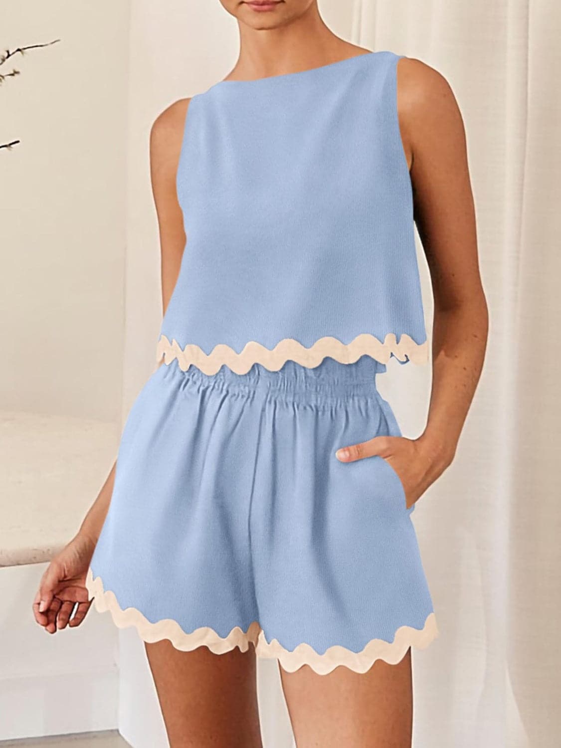 Contrast Trim Round Neck Top and Shorts Set.