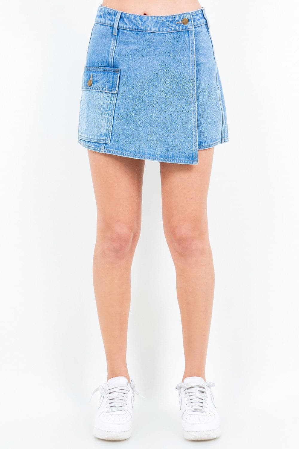 Trendy cargo pocket denim skort with button closure