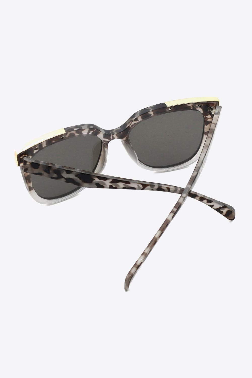 Tortoiseshell Polycarbonate Frame Full Rim Sunglasses.