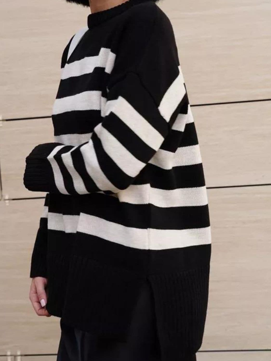 Chic slit striped sweater with round neckline