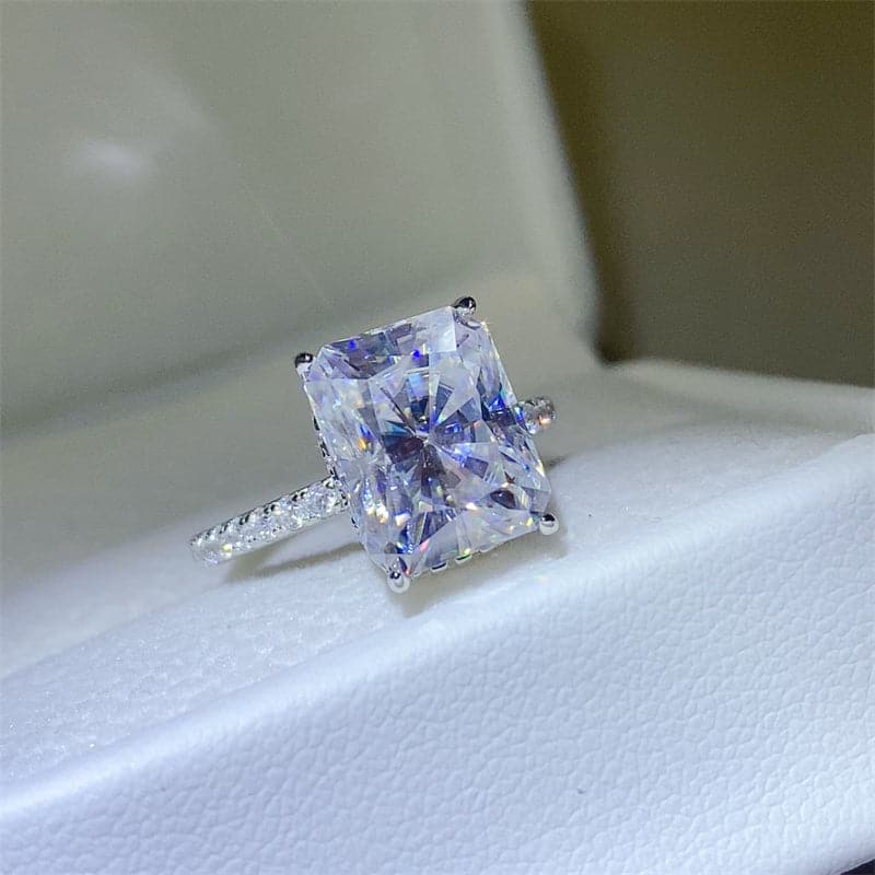 Elegant 5 Carat Moissanite and Zircon Ring in 925 Sterling Silver