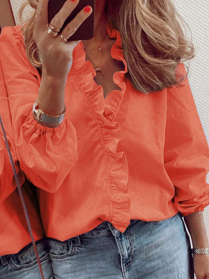 Chic ruffled v-neck blouse with long sleeves