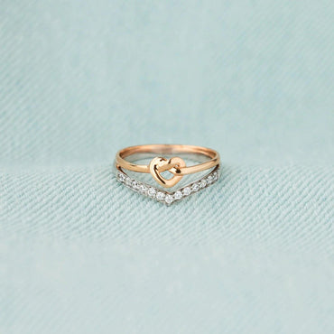 Knotted Heart Shape Inlaid Zircon Ring.