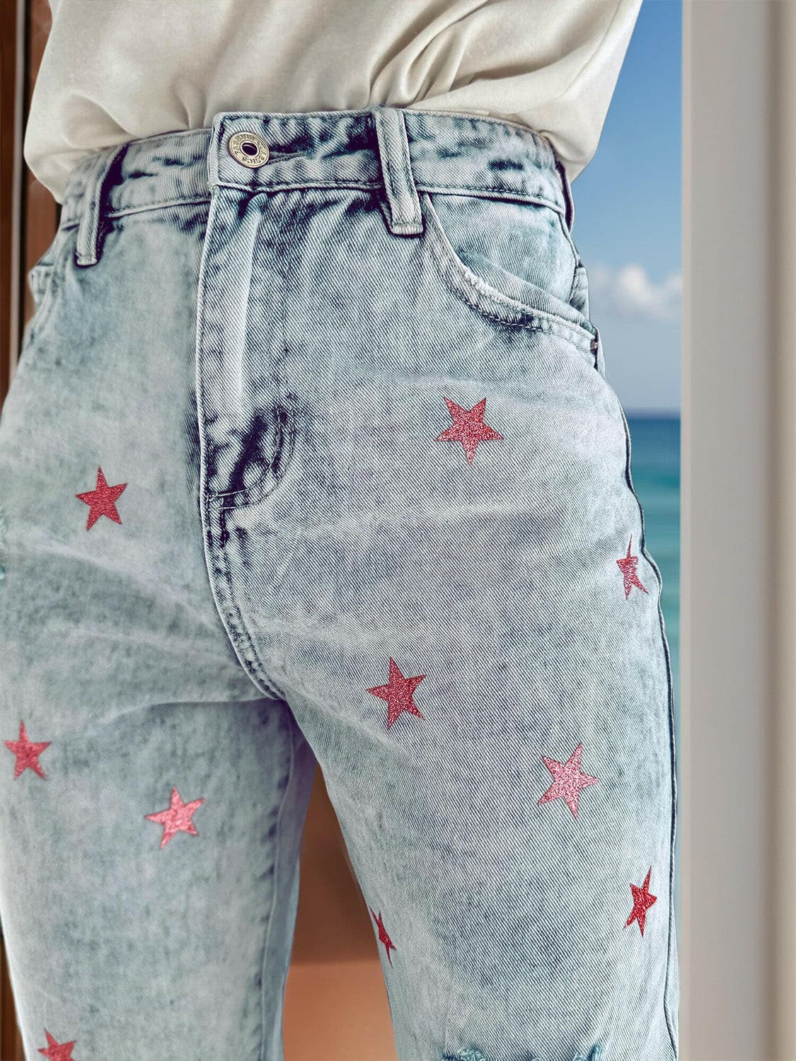 Distressed Star Jeans with Pockets.