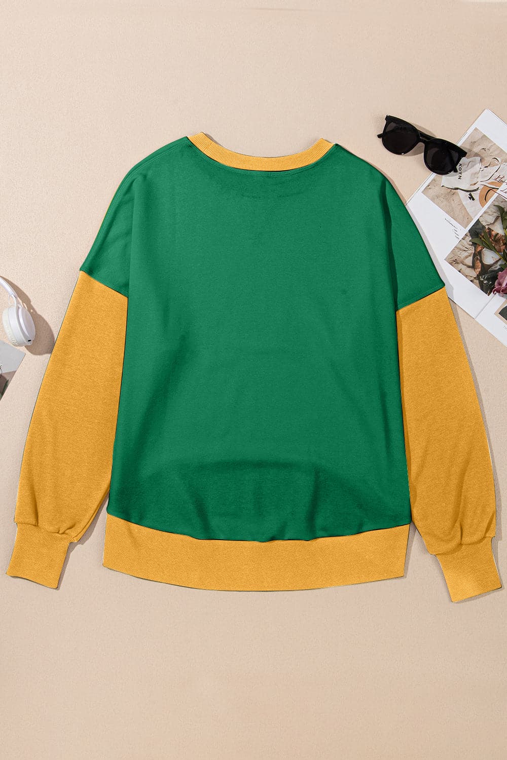 Contrast Round Neck Long Sleeve Sweatshirt.