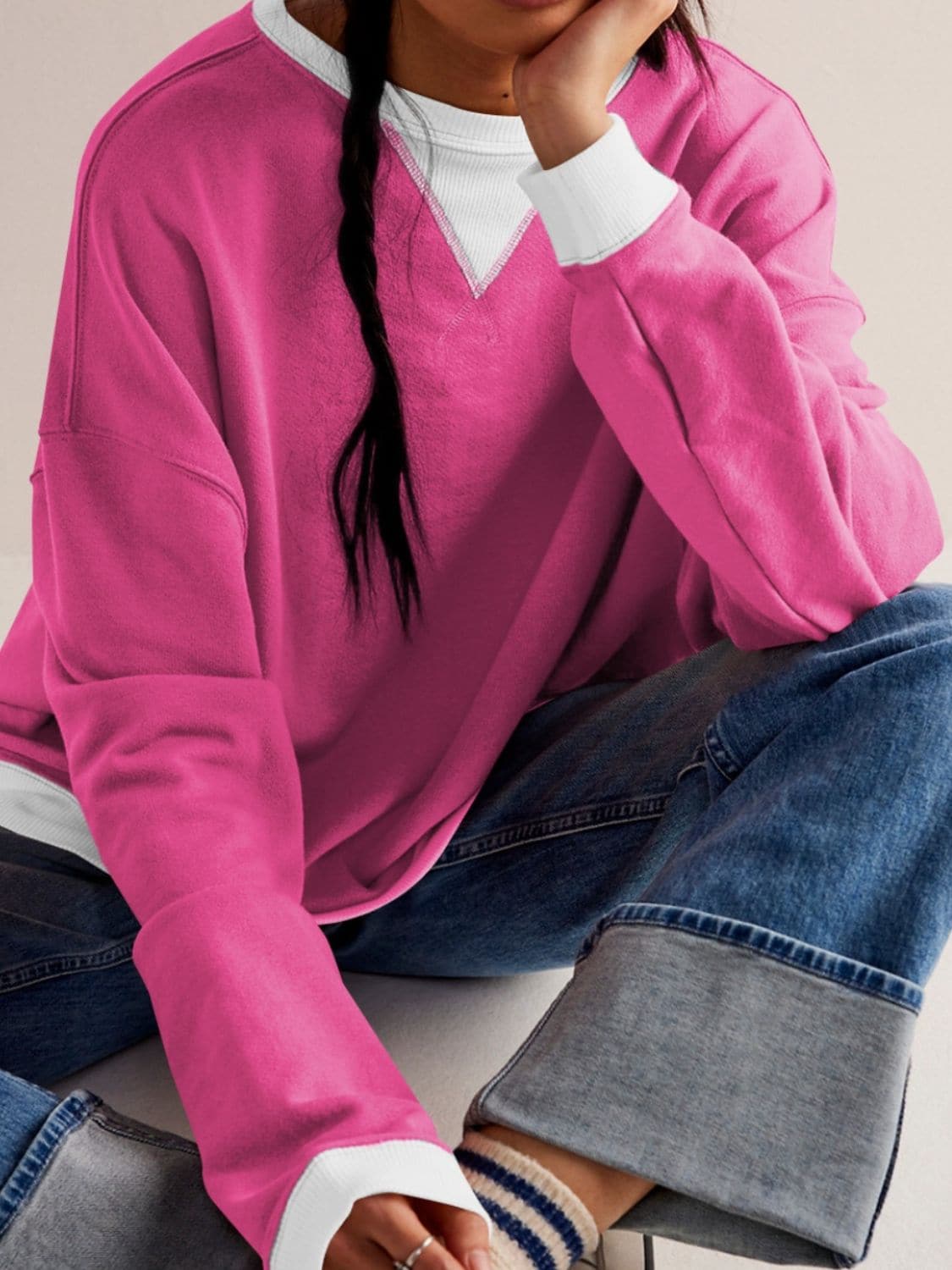 Stylish long sleeve sweatshirt with contrast