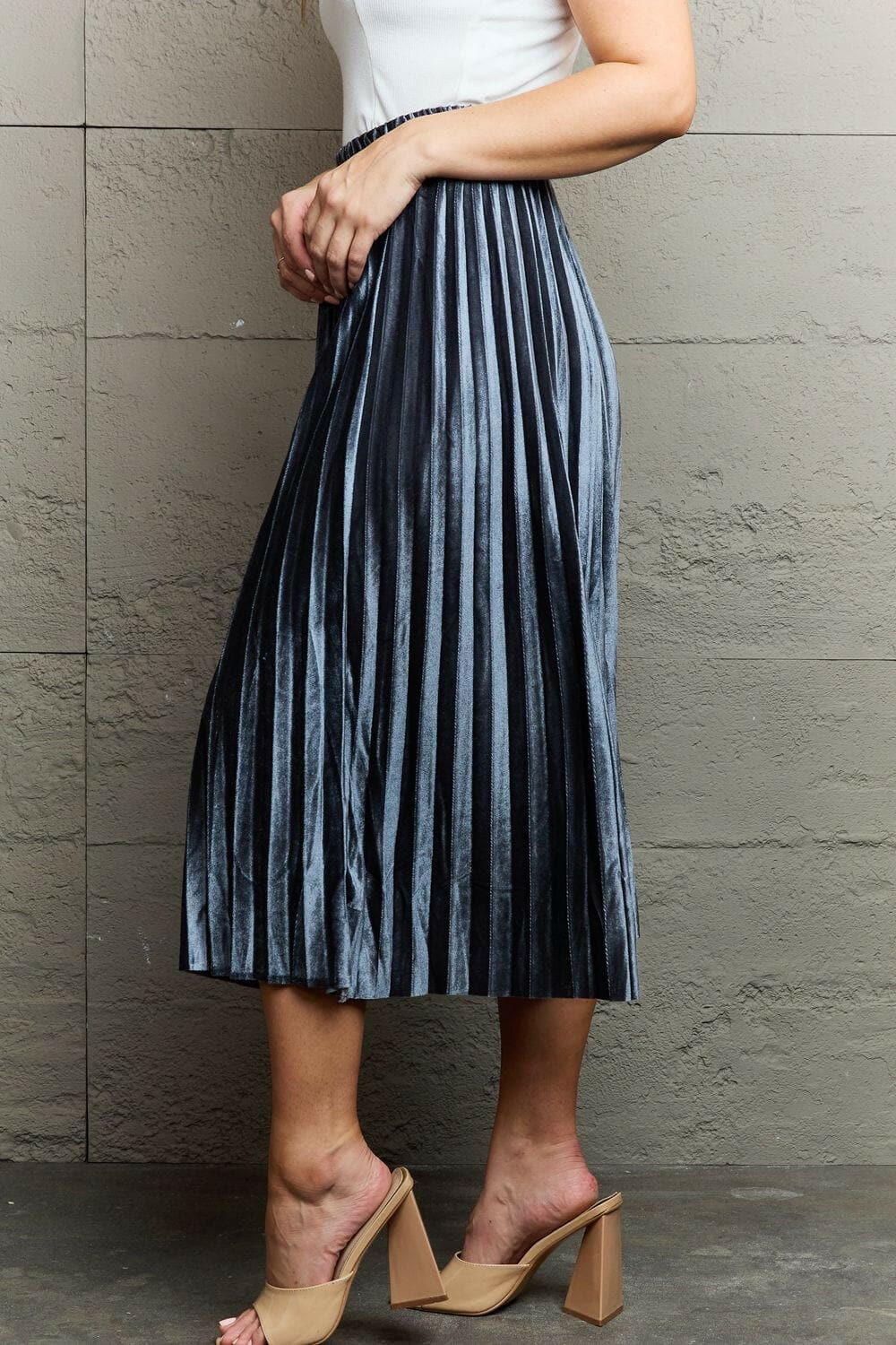 Ninexis Accordion Pleated Flowy Midi Skirt.