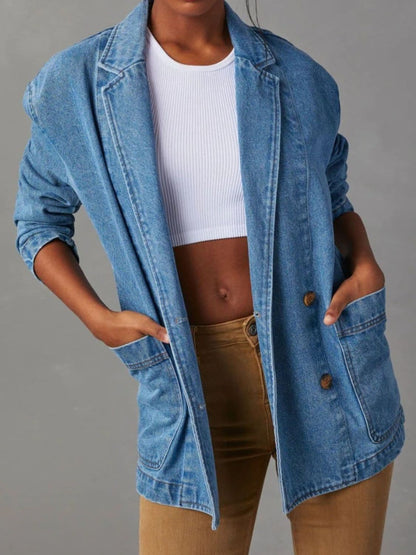 Stylish denim jacket with pockets