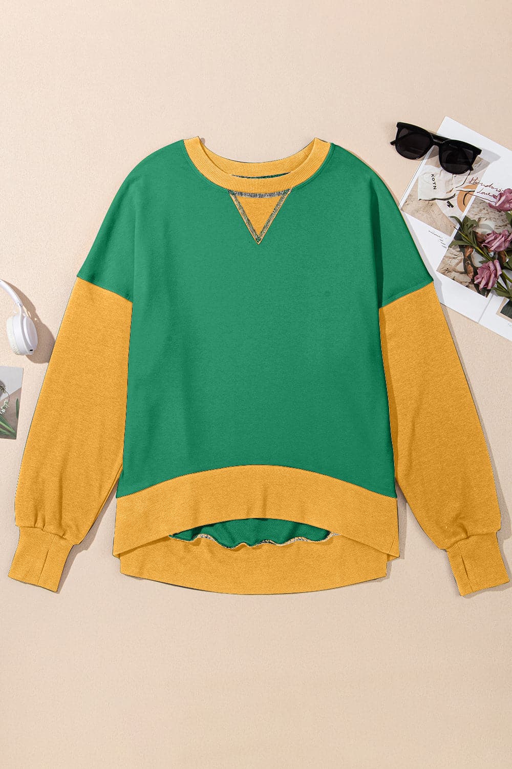 Contrast Round Neck Long Sleeve Sweatshirt.