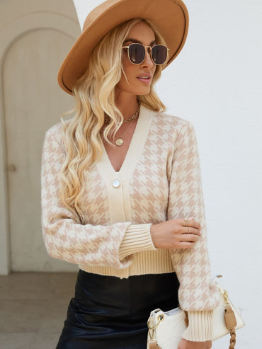 Chic houndstooth cardigan with buttons