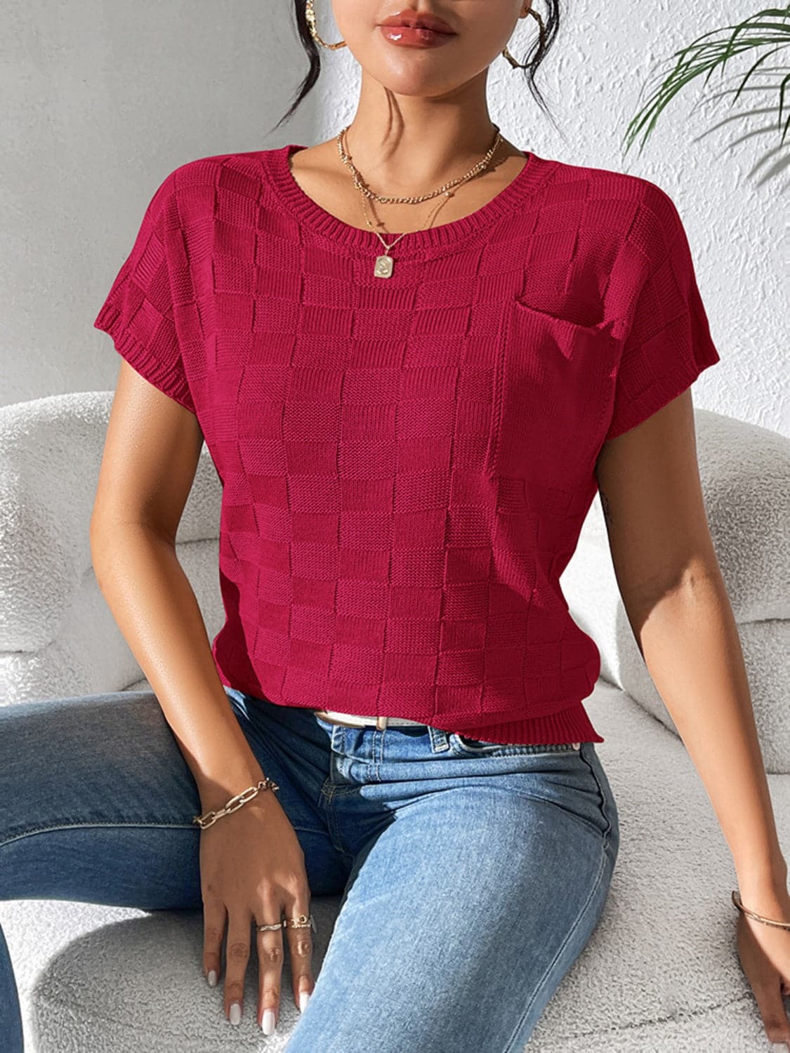 Round Neck Short Sleeve Knit Top.