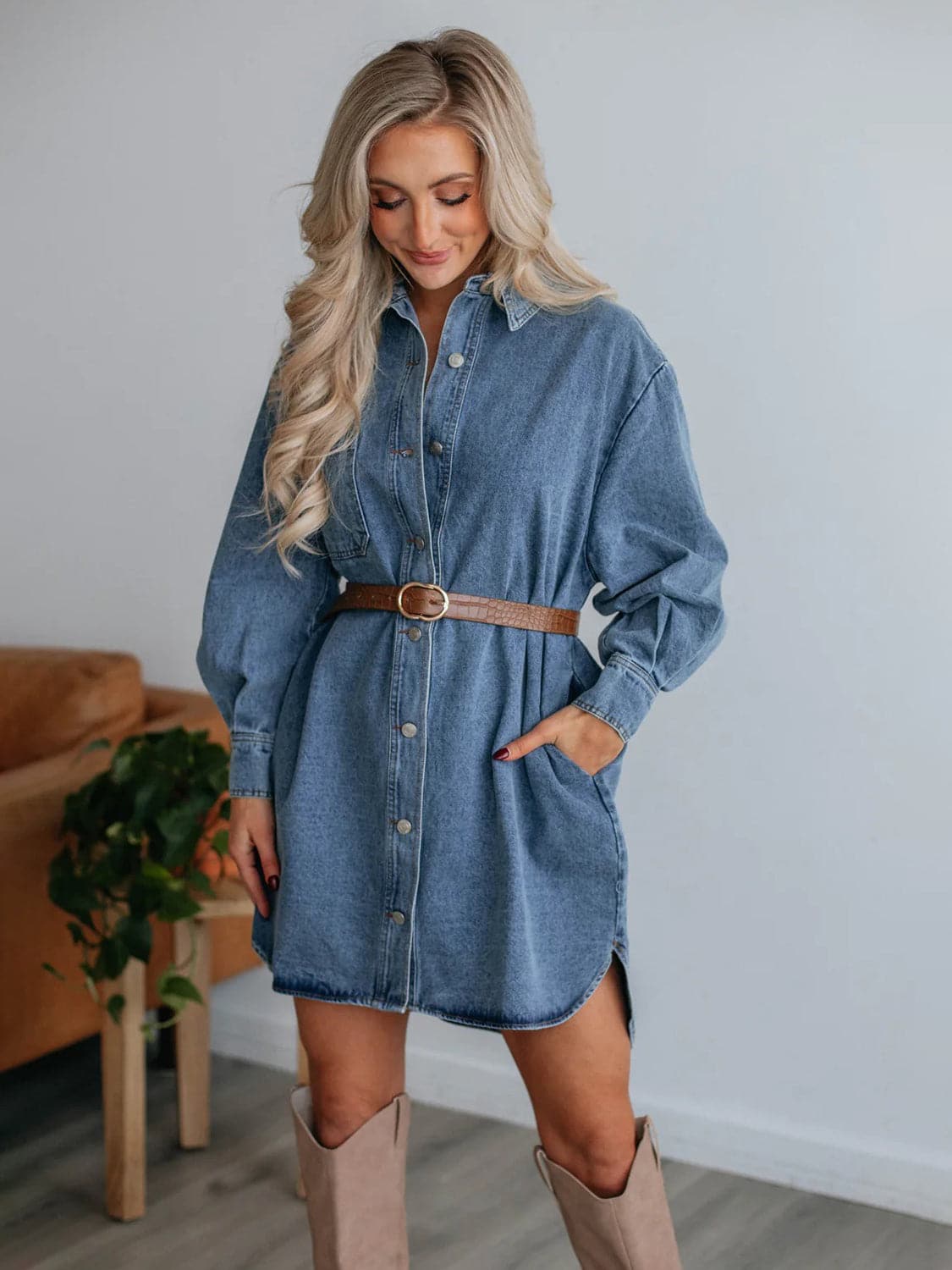 Chic button-up denim dress with collared neck and long sleeves