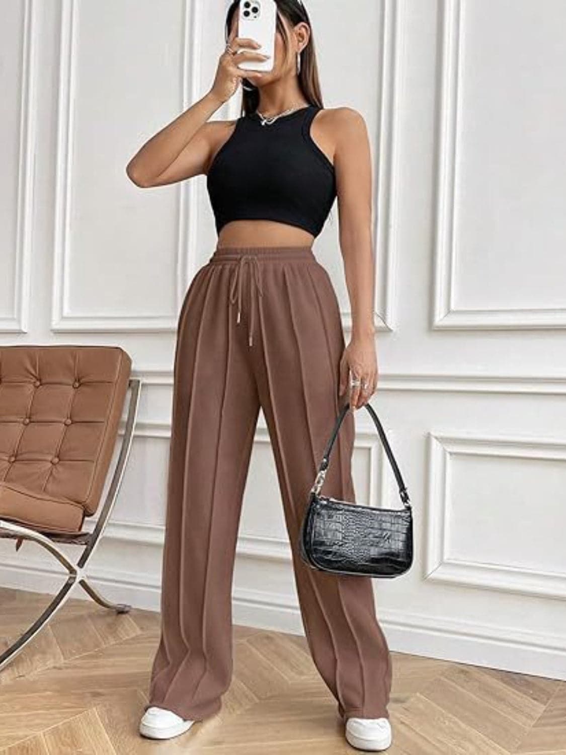 Versatile drawstring wide-leg trousers with convenient pockets