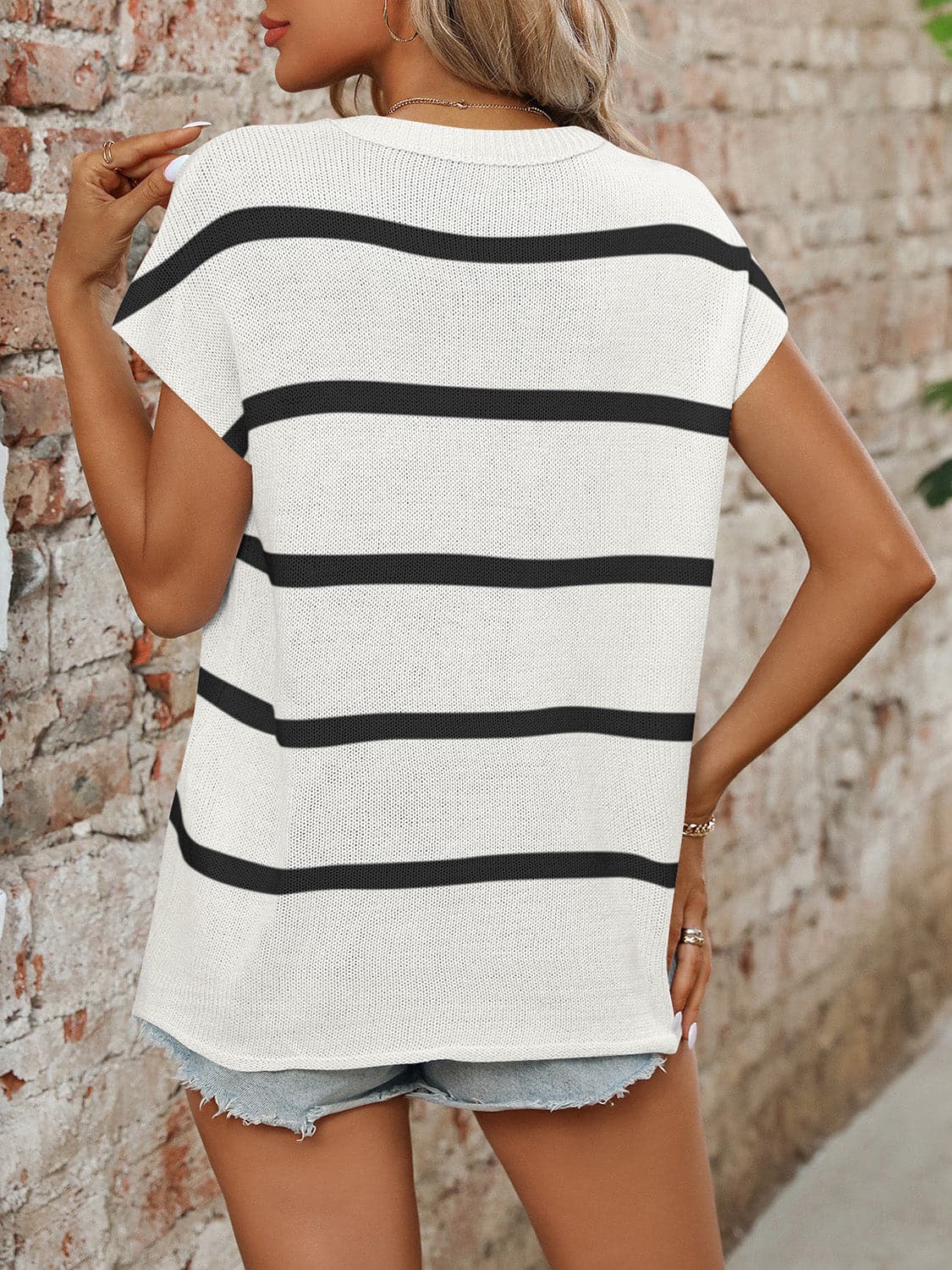 Striped Round Neck Short Sleeve Knit Top.