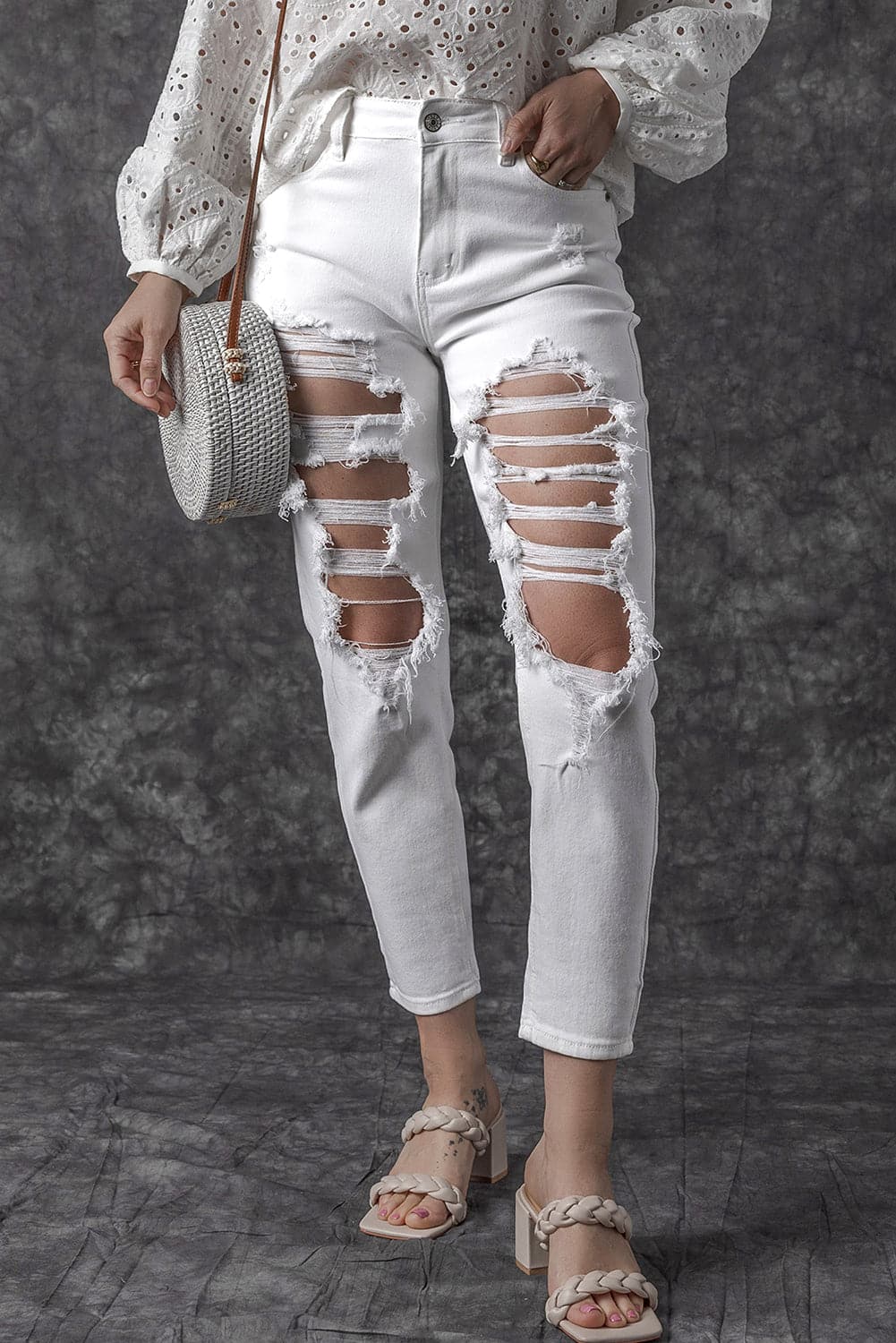 Distressed Jeans with Pockets.