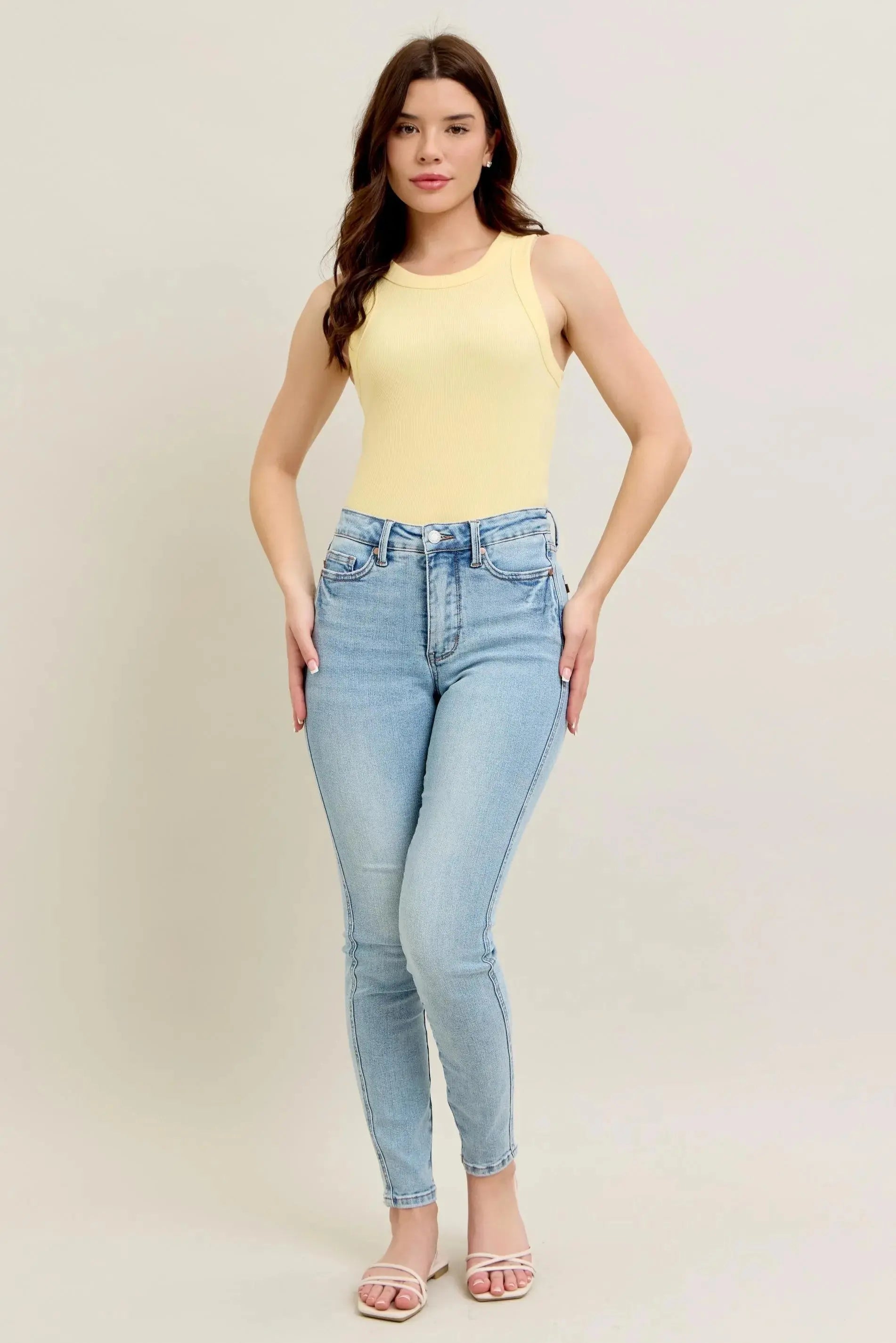 Women's Jeans - Tummy Control - Skinny Fit Vintage Wash - Lifestyle Image