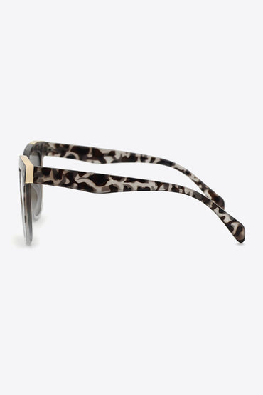 Tortoiseshell Polycarbonate Frame Full Rim Sunglasses.