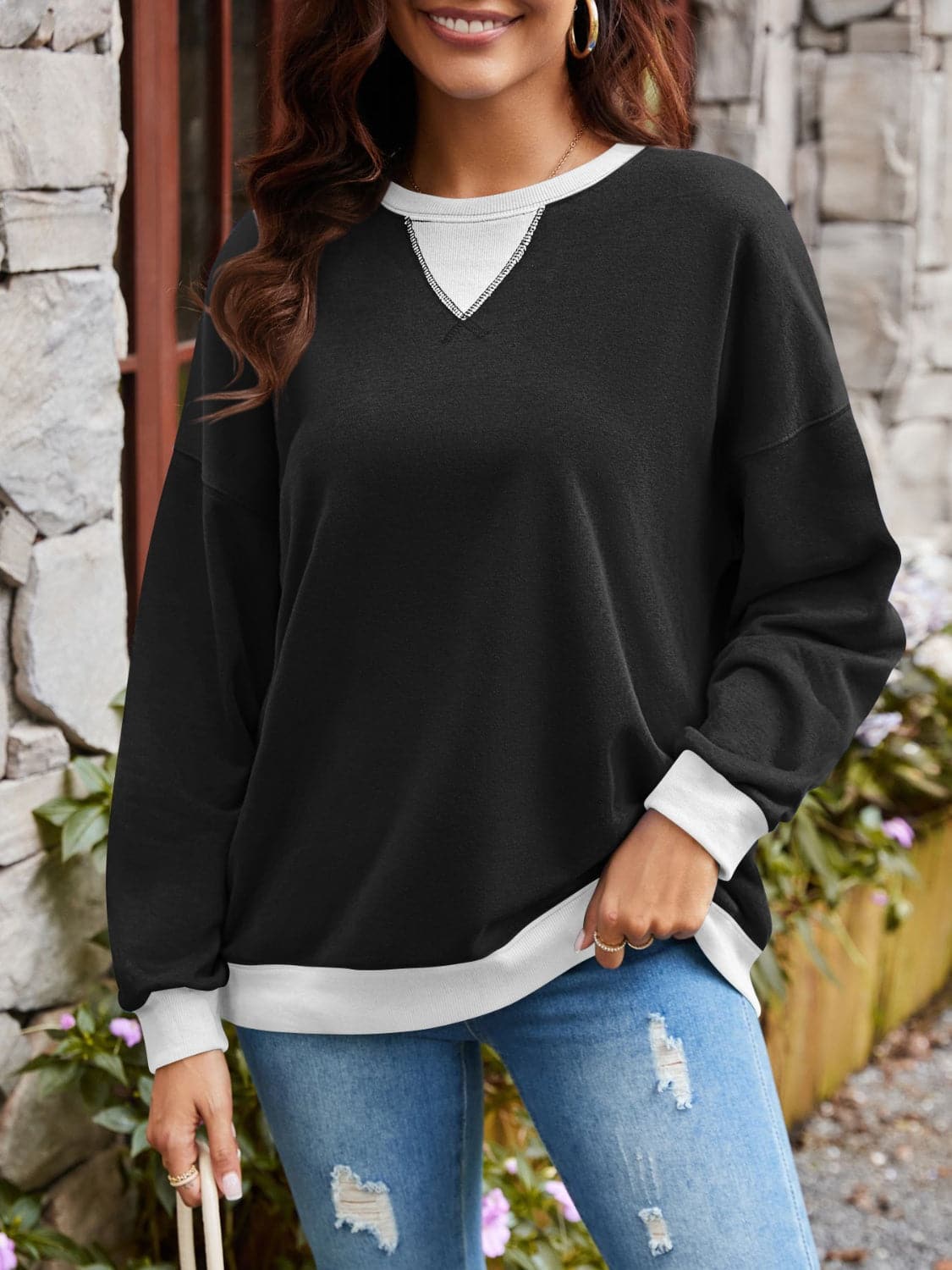 Contrast Round Neck Long Sleeve Sweatshirt.