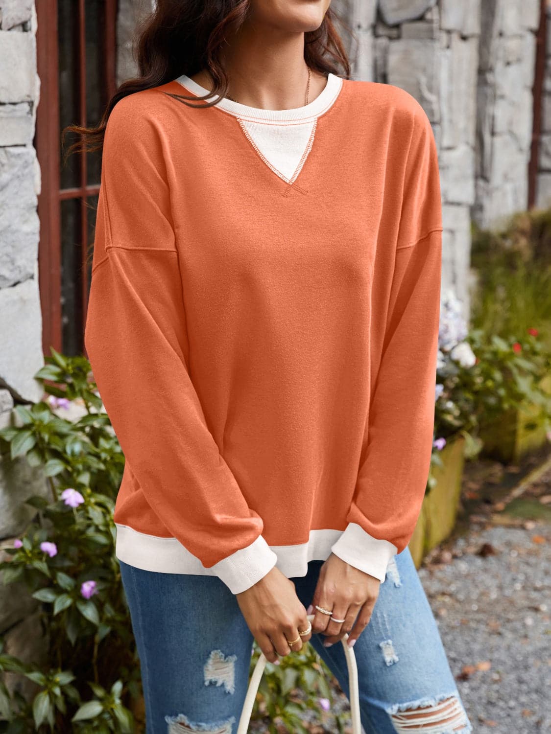 Contrast Round Neck Long Sleeve Sweatshirt.