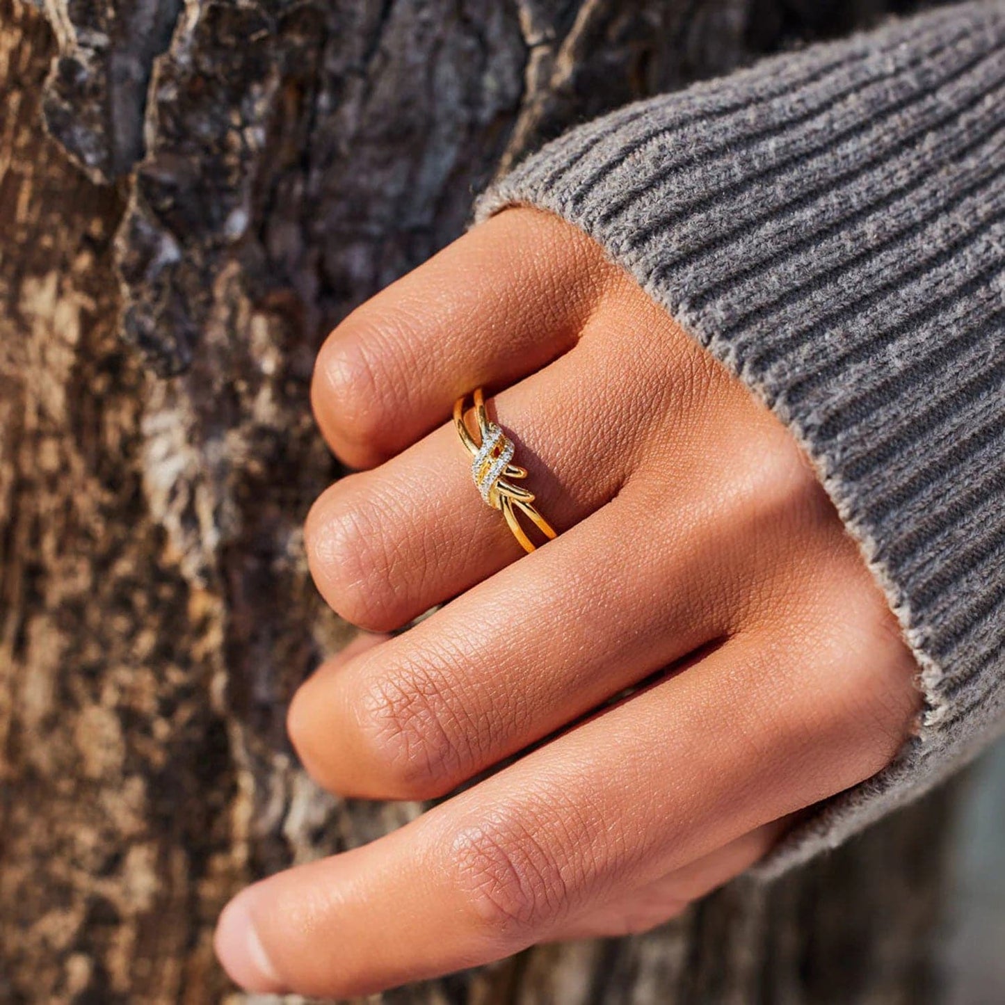 925 Sterling Silver Inlaid Zircon Wrapped Knot Ring.