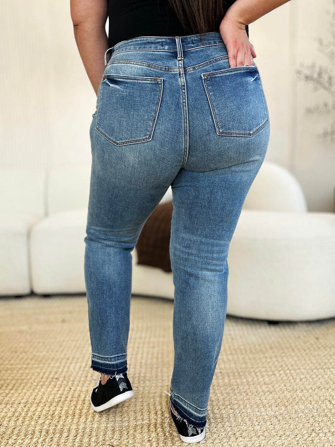 Judy Blue Full Size Mid Rise Rigid Magic Release Hem Jeans.