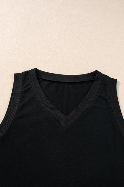 Chic black ribbed V-neck sleeveless tank top