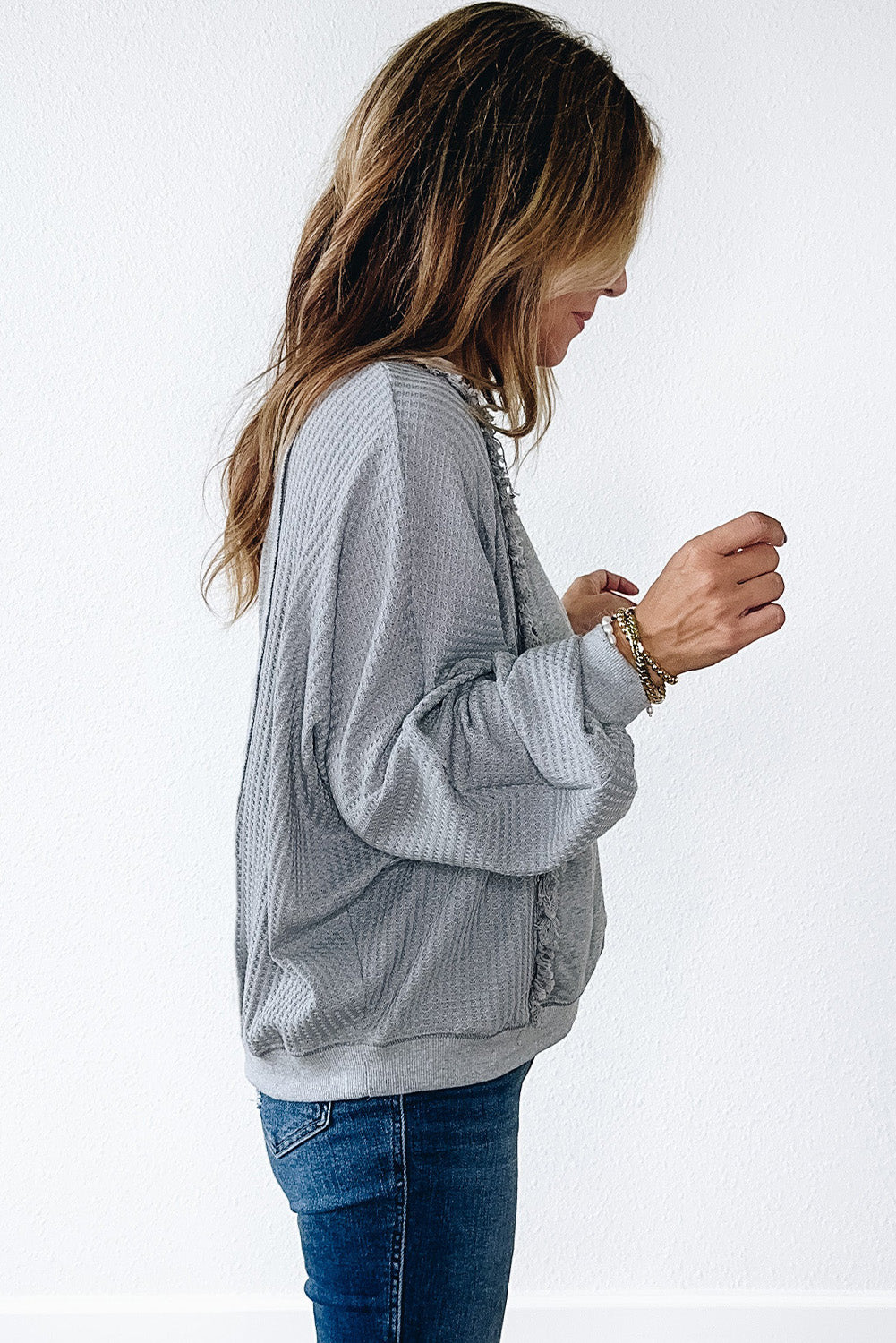 Chic light grey waffle patchwork pullover with raw hem details