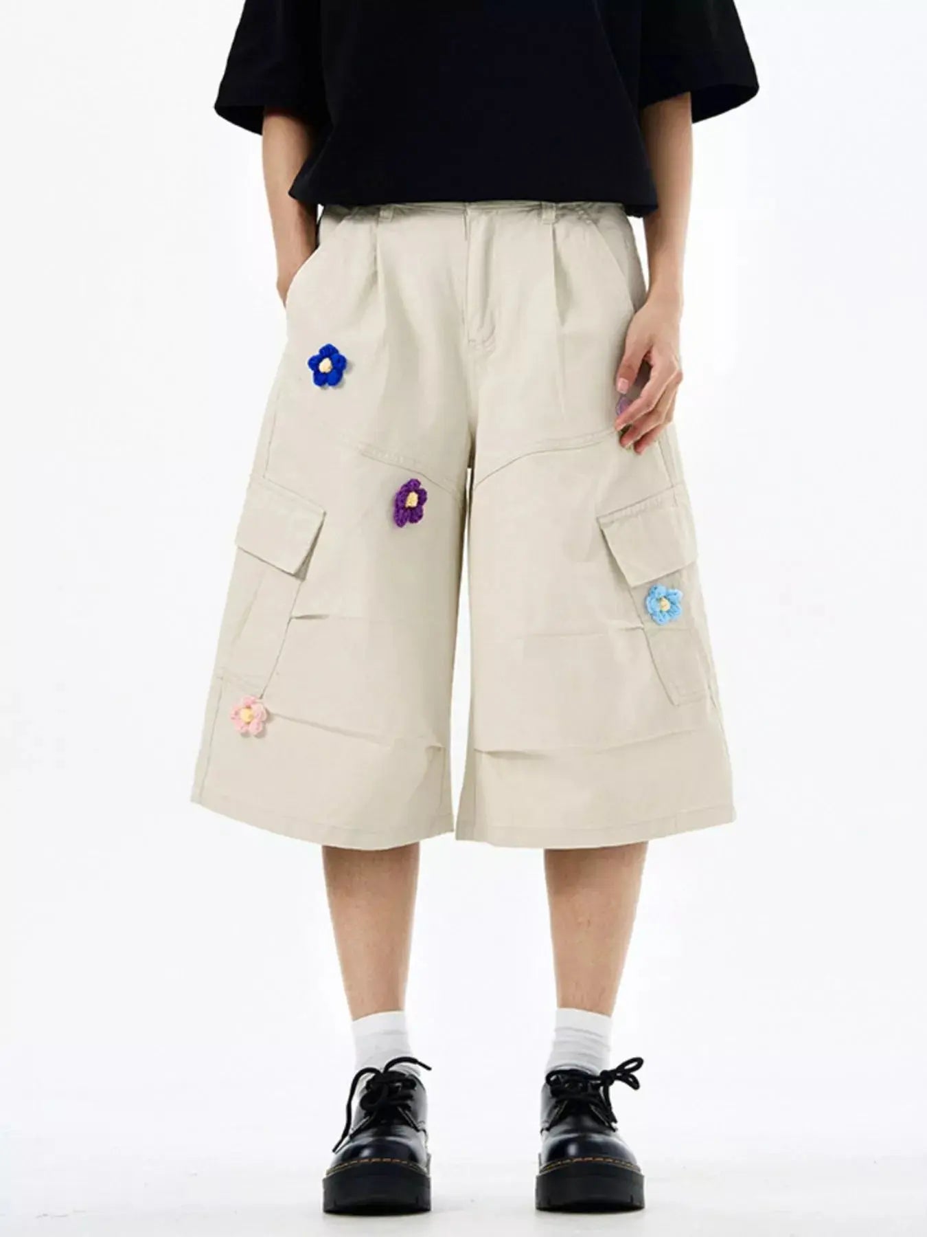 Men's Floral Appliqued Wide-Leg Cargo Shorts Simply Love