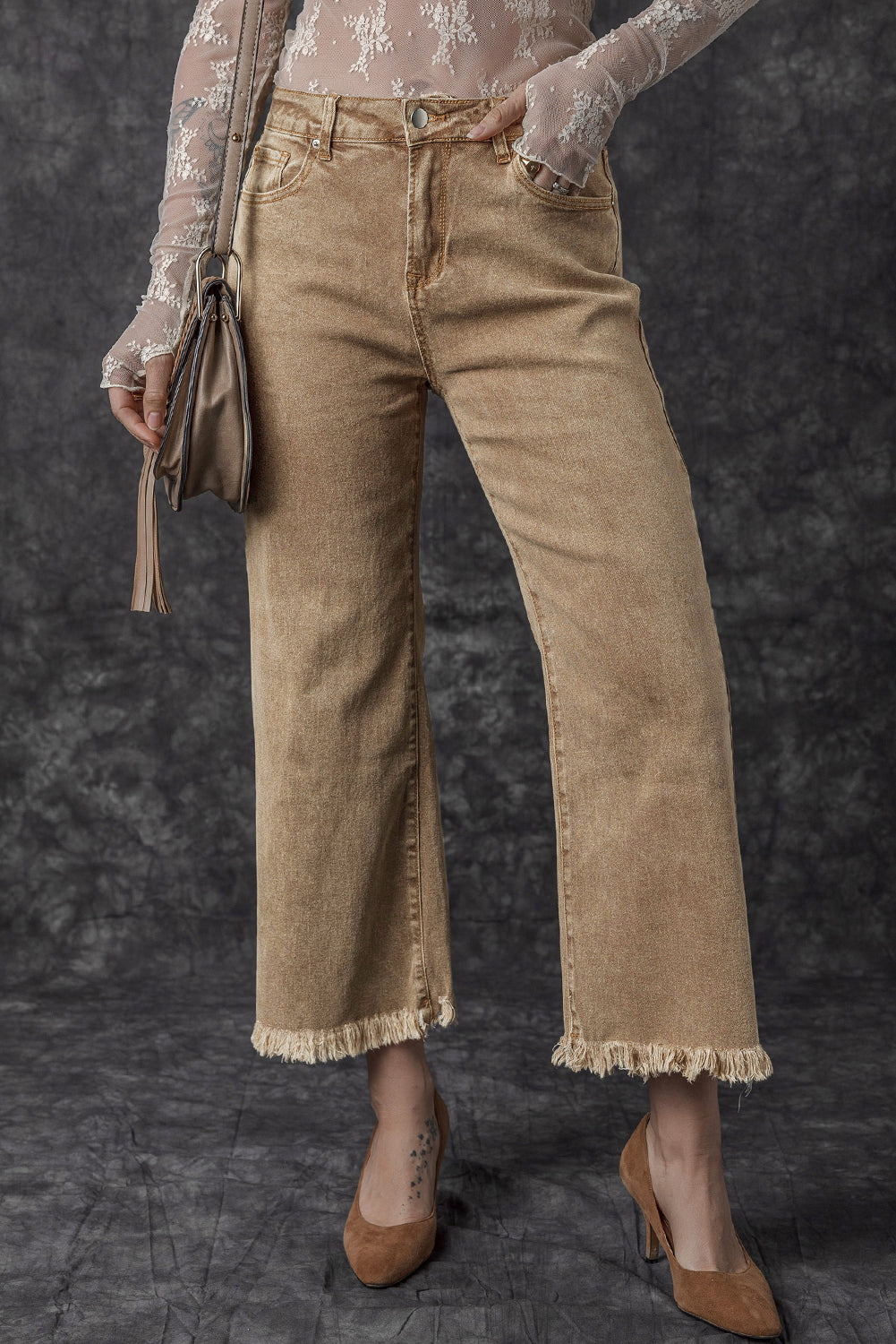 Chic light beige high-rise cropped wide-leg jeans with frayed hem