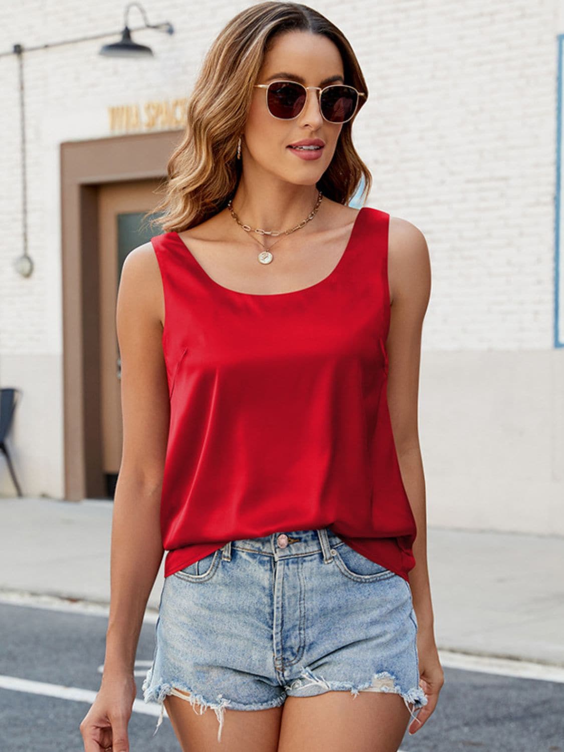 Scoop Neck Sleeveless Top.