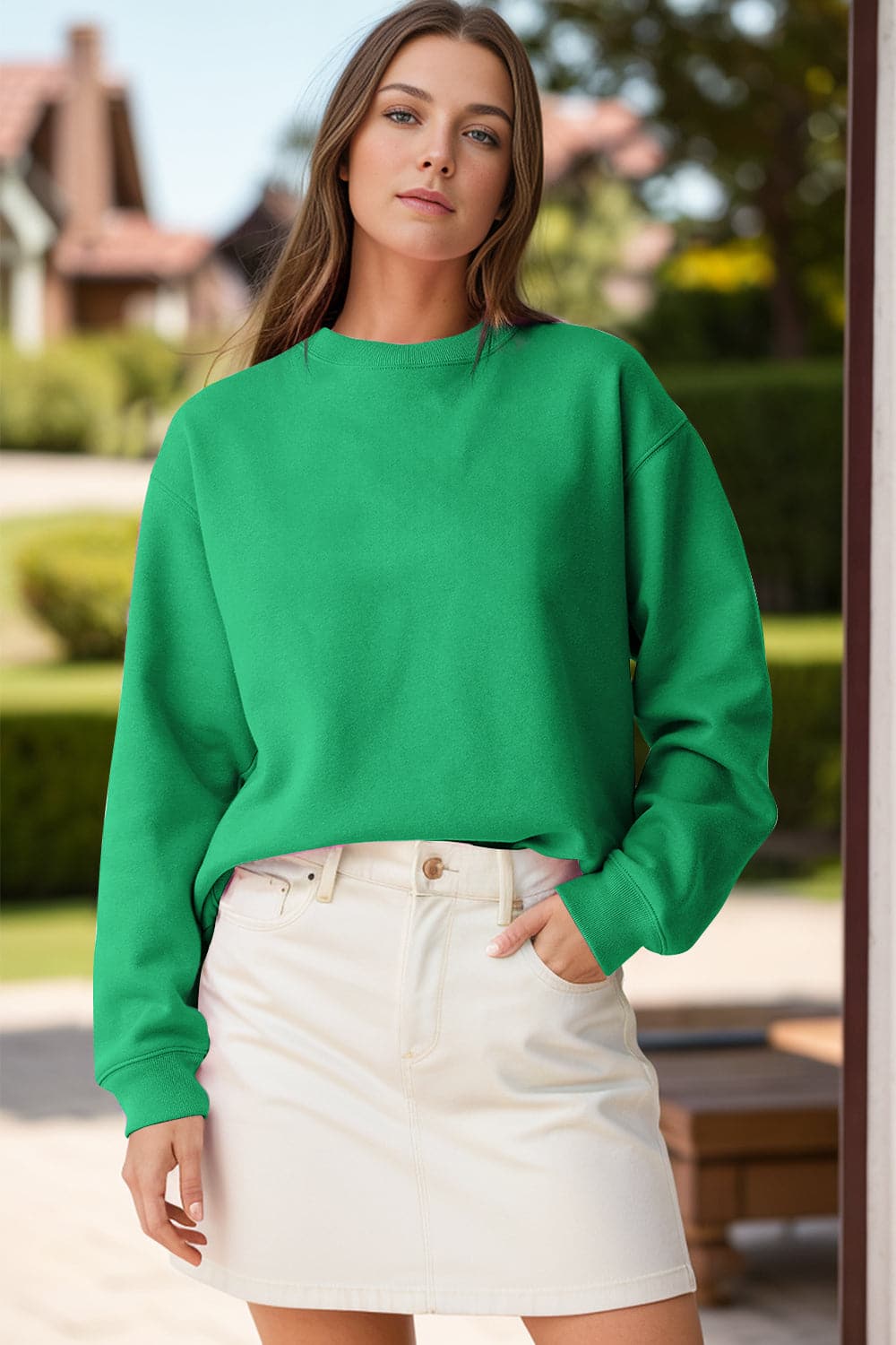 Round Neck Long Sleeve Sweatshirt.