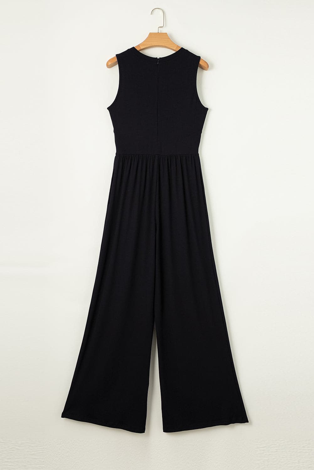 Round Neck Sleeveless Jumpsuit.