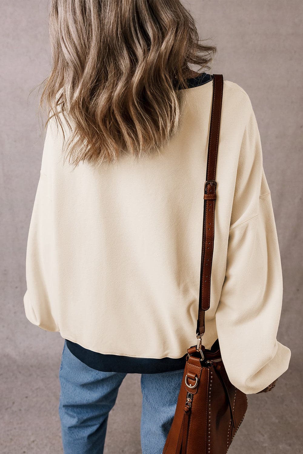 Contrast Round Neck Long Sleeve Sweatshirt.