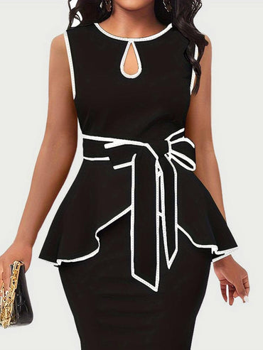 Plus Size Cutout Contrast Sleeveless Dress.