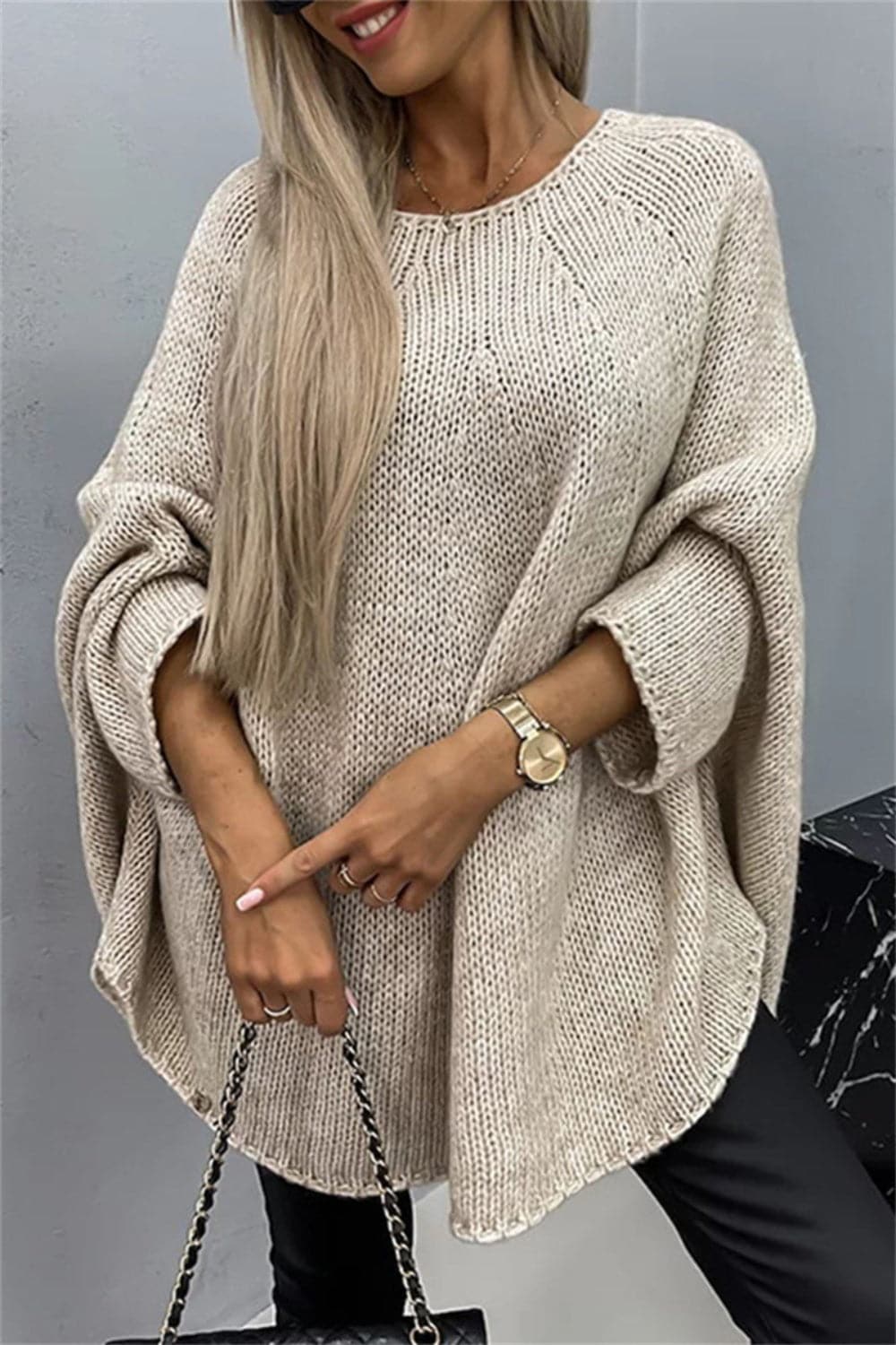 Round Neck Batwing Sleeve Sweater.