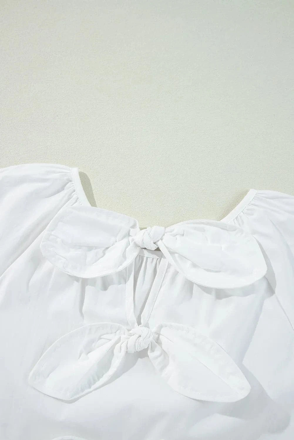 Elegant cotton blouse with bow