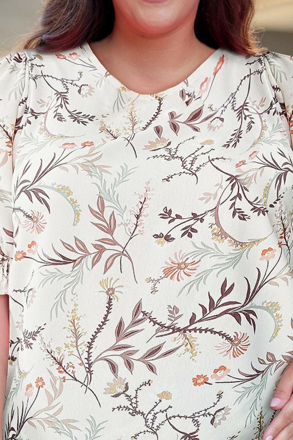 Plus Size Floral Fuff Sleeve TopUpgrade Your Wardrobe with Style and Comfort
 Enhance your everyday look with our Plus Size Floral Puff Sleeve Top. Featuring a charming floral pattern and a casual Love Salve Size Floral Fuff Sleeve Topplus