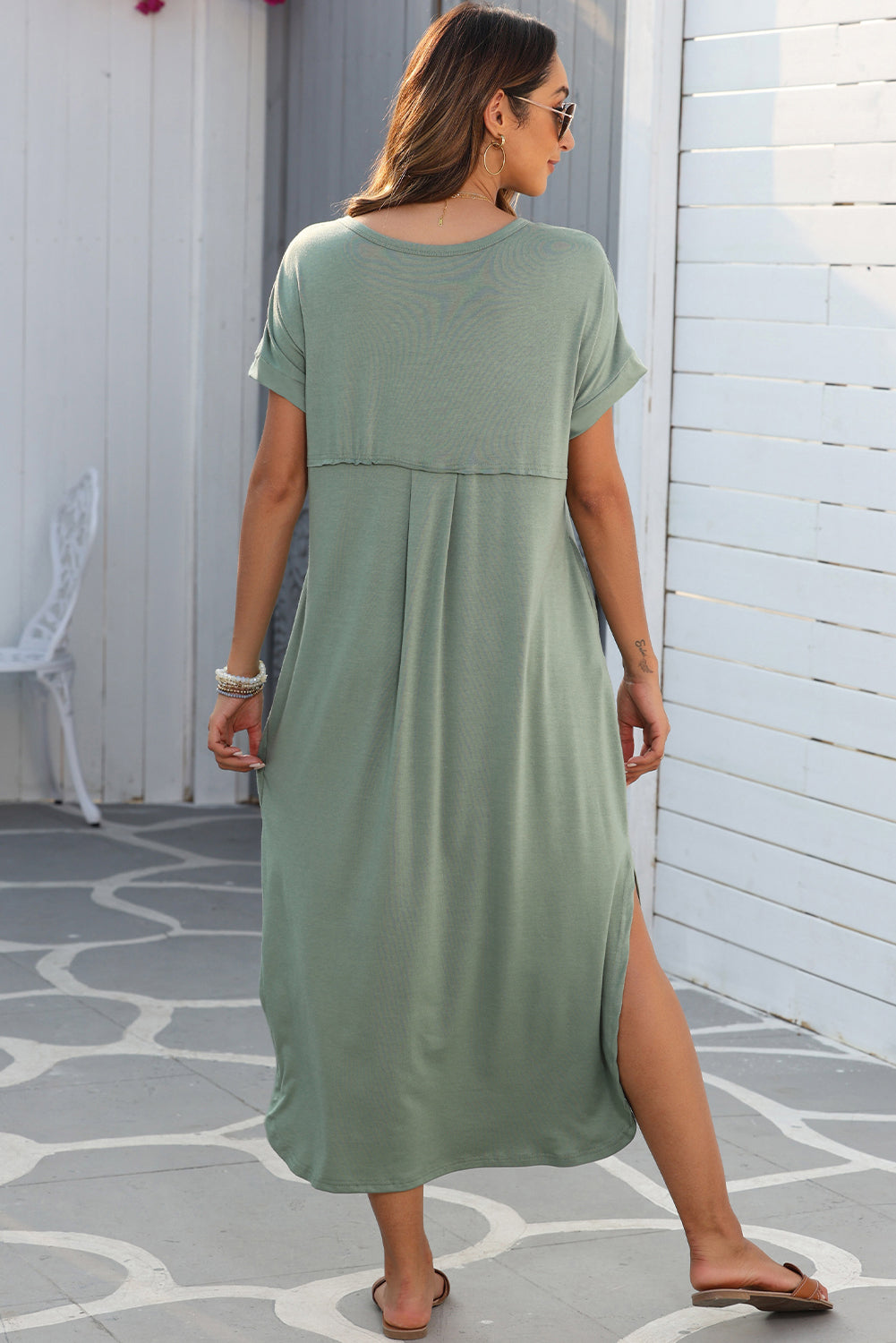 Elegant grass green maxi t-shirt dress with hidden pockets and stylish splits