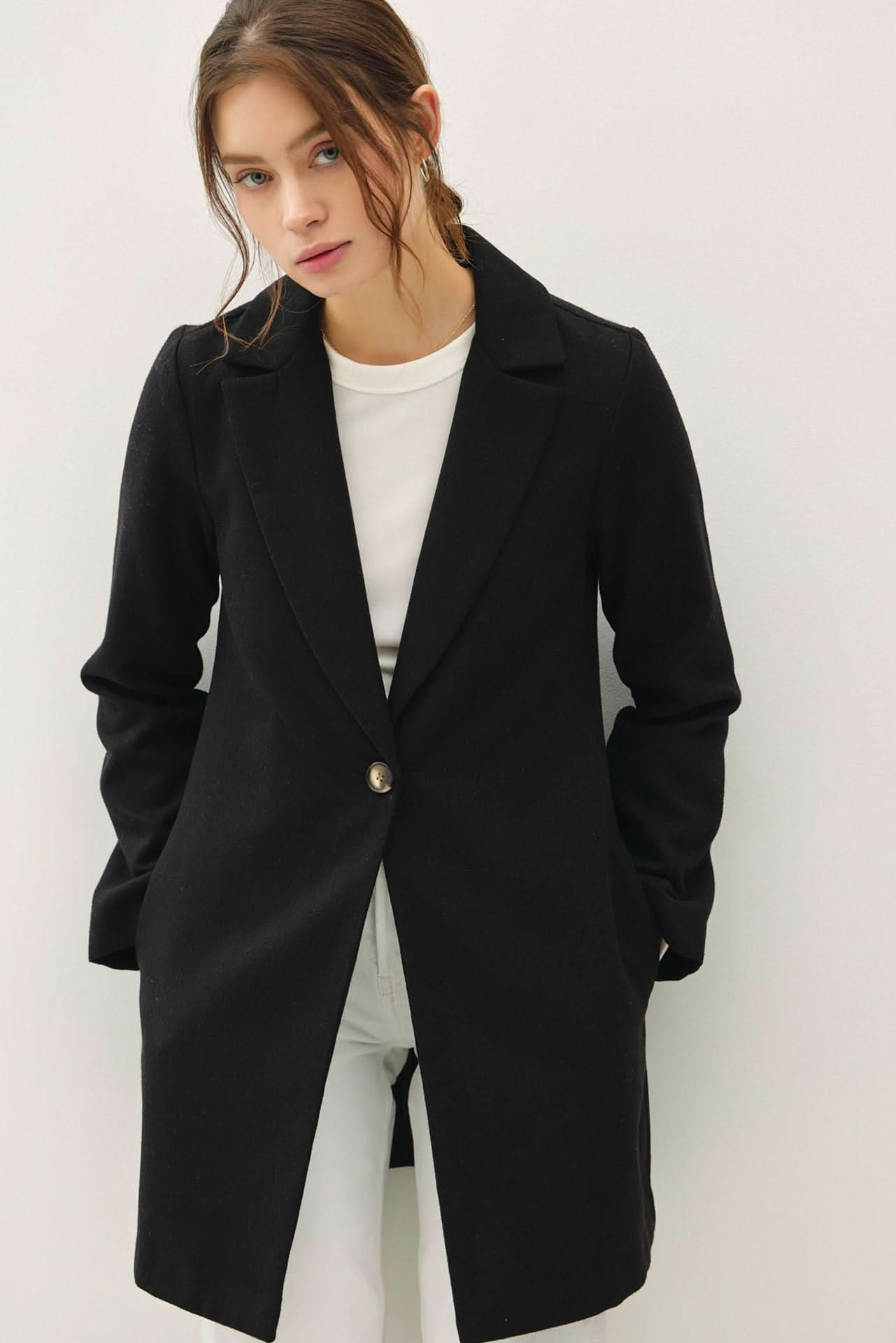 Cool single button long sleeve coat with pockets, perfect for casual and work wear.