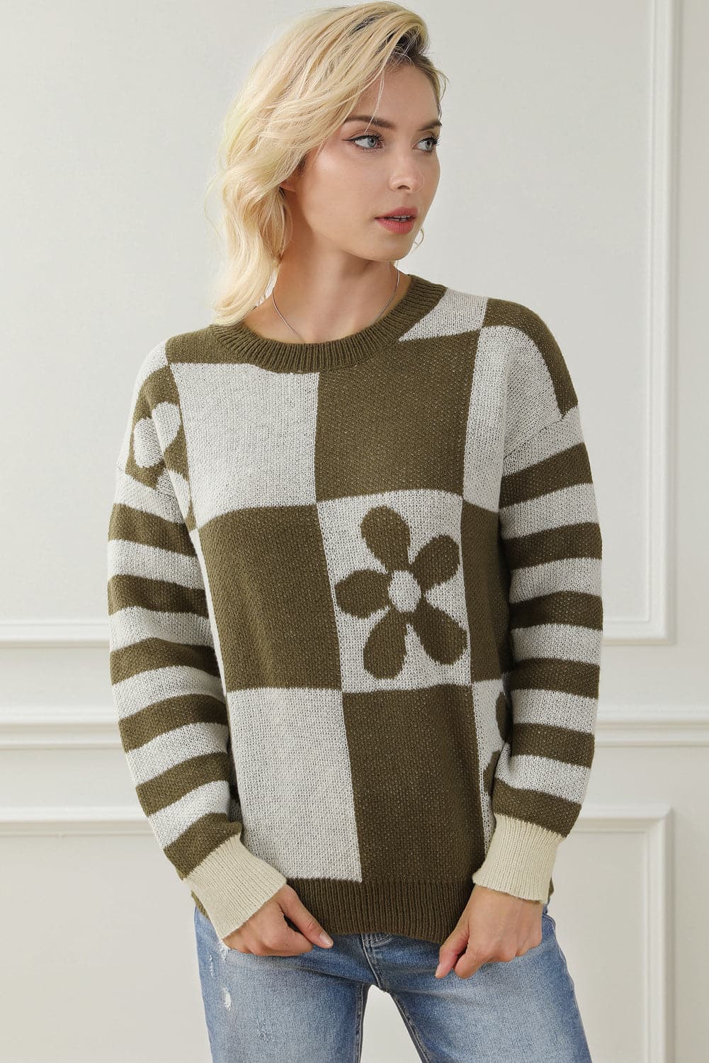 Contrast Round Neck Long Sleeve Sweater.