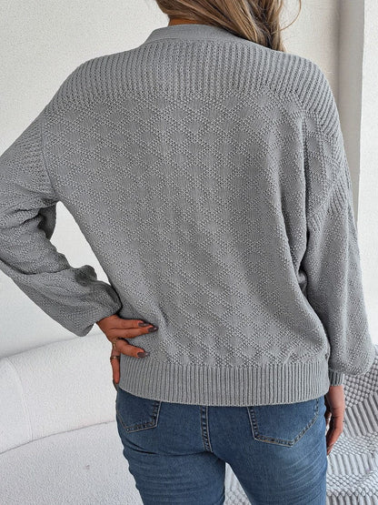 Pullover mit V-Ausschnitt und langen Ärmeln und halbhohem Knopf