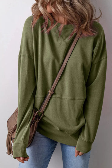 Cozy classic round neck sweatshirt with long sleeves