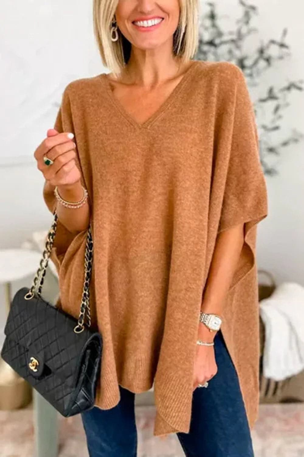 Chic v-neck knit top with slit