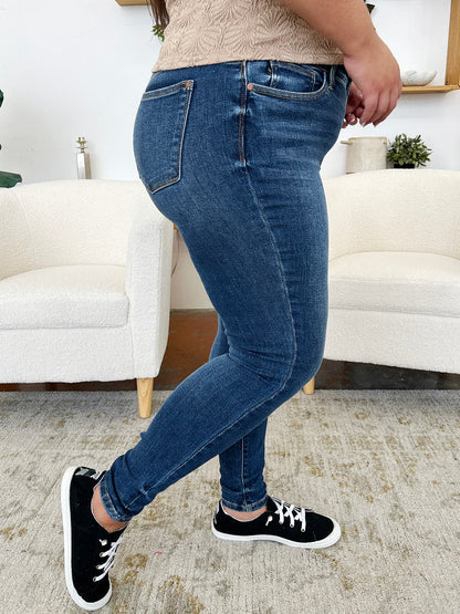 Judy Blue Full Size Classic Handsand Skinny JeansElevate Your Denim Game

Discover the Judy Blue Full Size Classic Handsand Skinny Jeans. These jeans seamlessly blend timeless style with a modern twist, featuring aLove Salve Judy Blue Full Size Classic Handsand Skinny JeansJeans