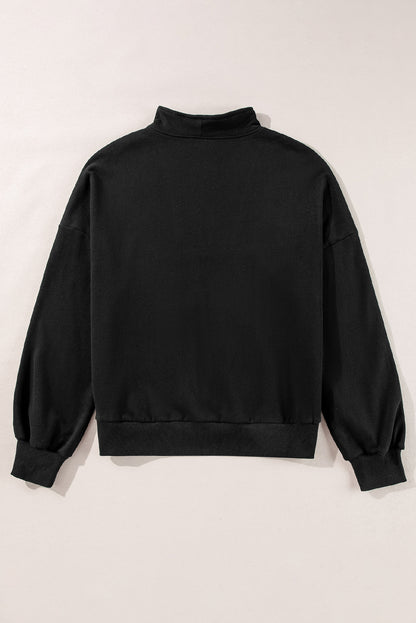 Chic black zip-up sweatshirt with kangaroo pockets