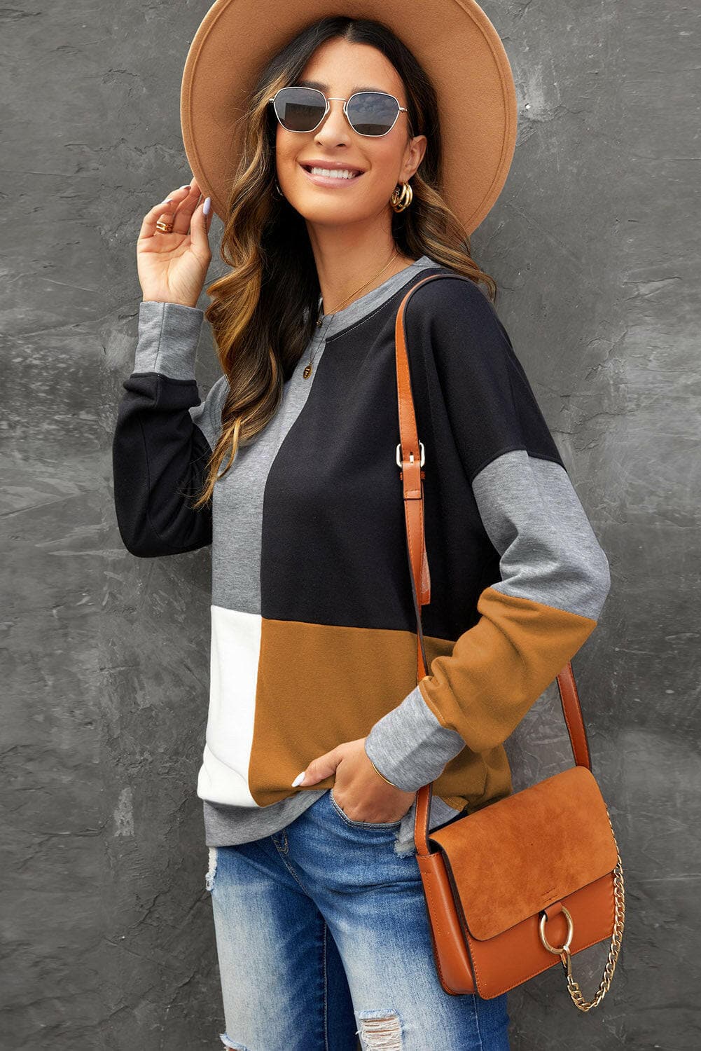 Color Block Round Neck Sweatshirt.