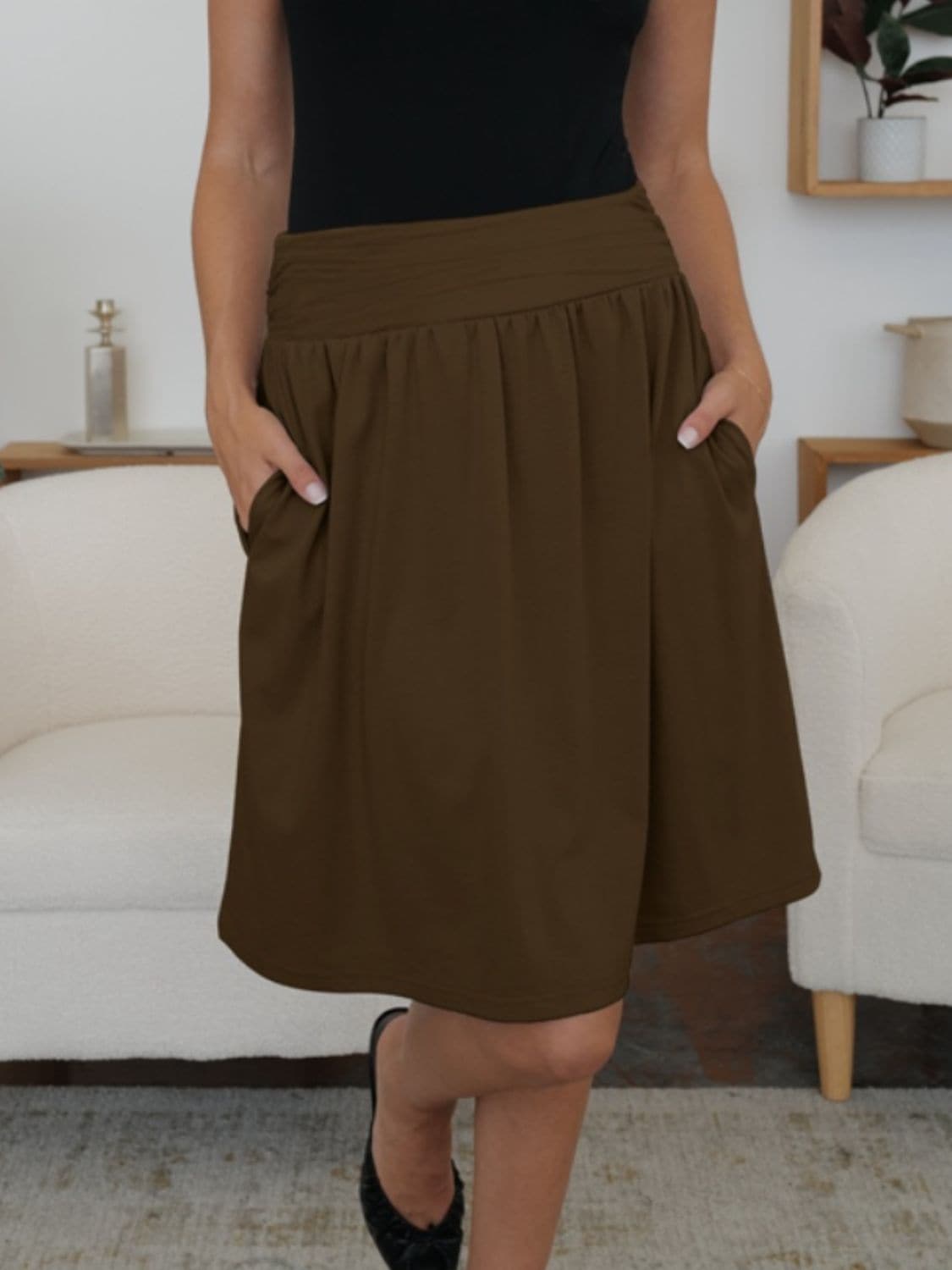 Chic pocketed elastic waist skirt for effortless style