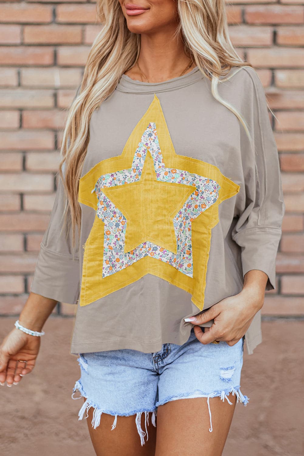 Star Applique Round Neck T-ShirtStar Applique Round Neck T-Shirt

Elevate your casual wardrobe with the Star Applique Round Neck T-Shirt. This stylish tee combines comfort and fashion, making it a Love Salve Star Applique Round NeckT-Shirts