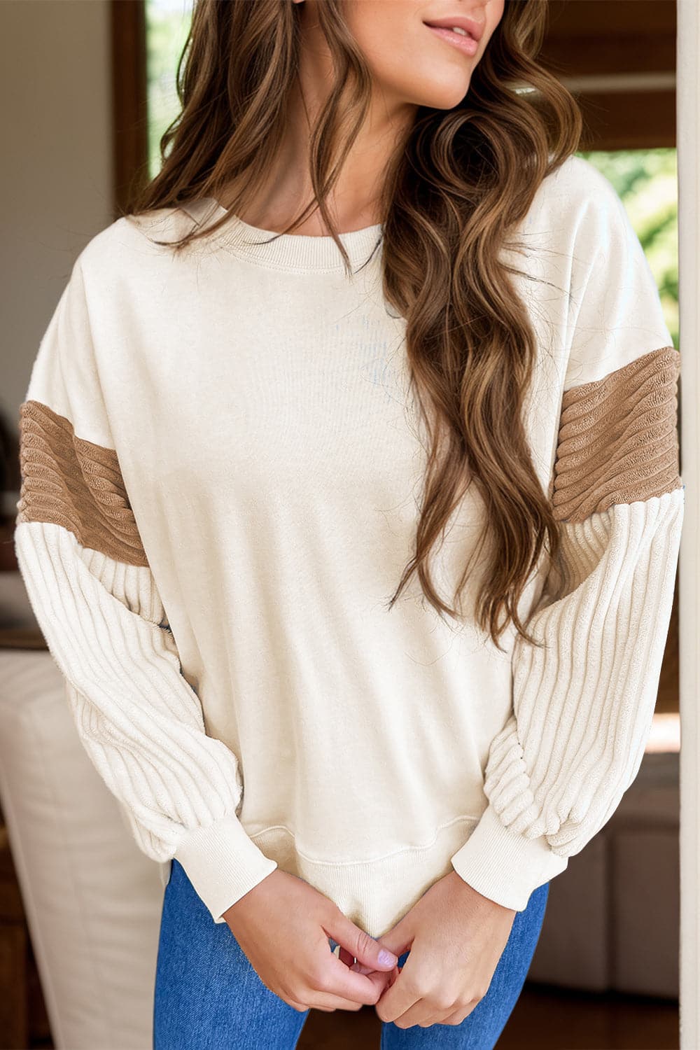 Round Neck Long Sleeve Sweatshirt.